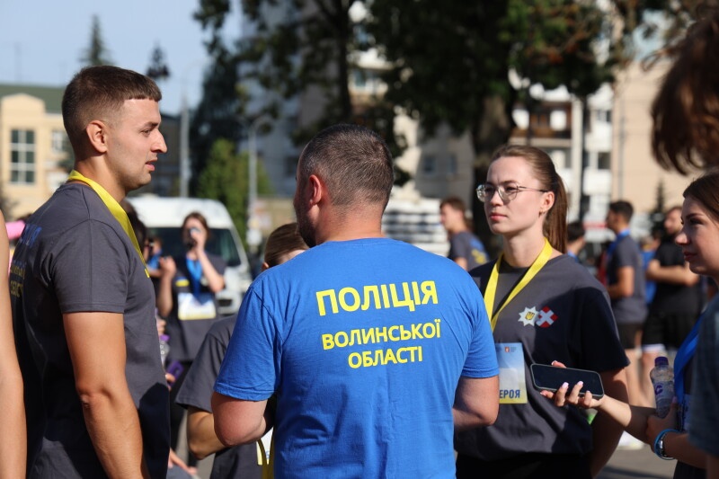 600 людей бігли за Героїв: у Луцьку відбувся патріотичний забіг