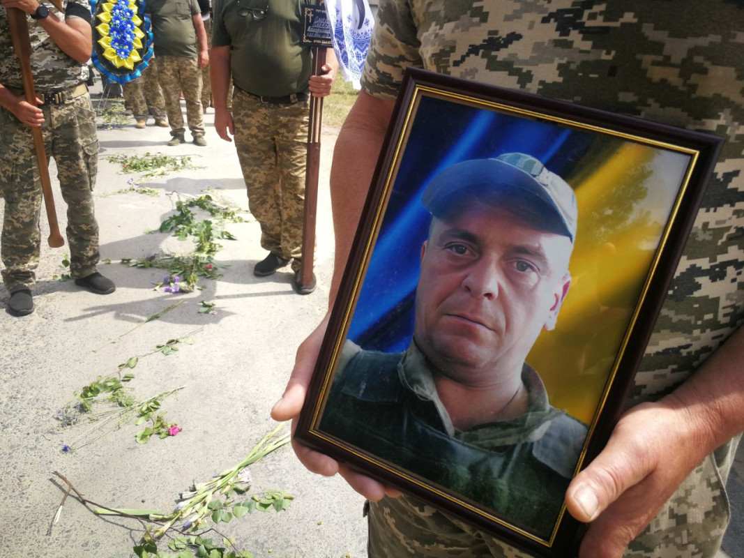 Понад півроку вважався зниклим безвісти: на Волині поховали Героя Олексія Омельчука