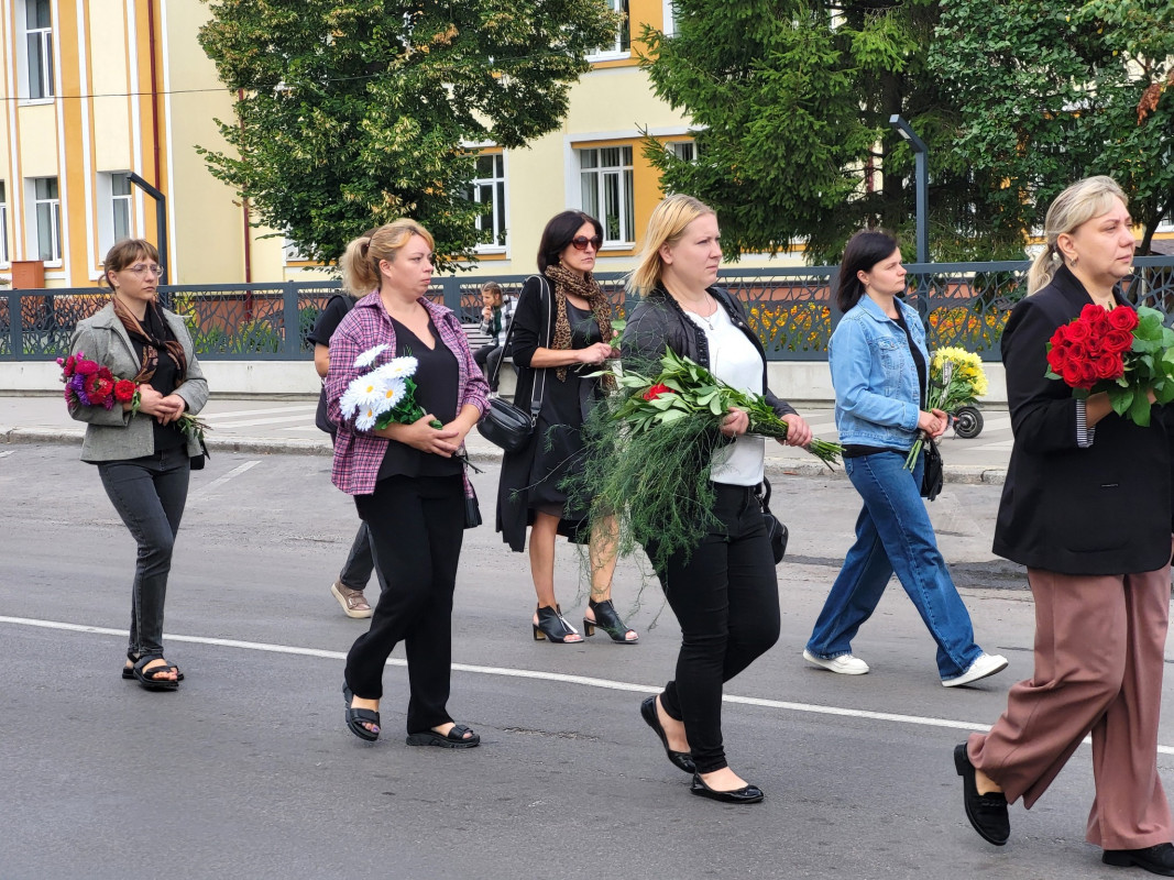 Понад рік вважався зниклим безвісти: на Волині провели в останню дорогу Героя Василя Тарасюка