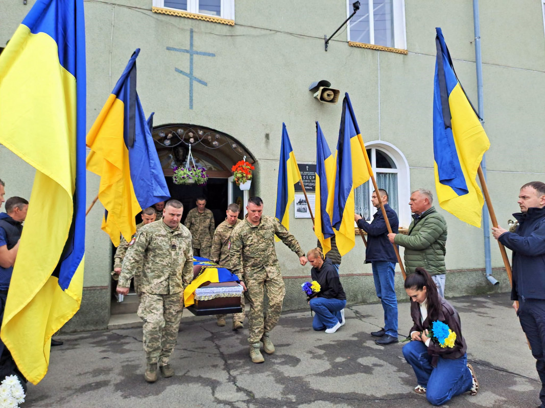 Через рік після загибелі: на Волині попрощалися з воїном Дмитром Бештою. Фото