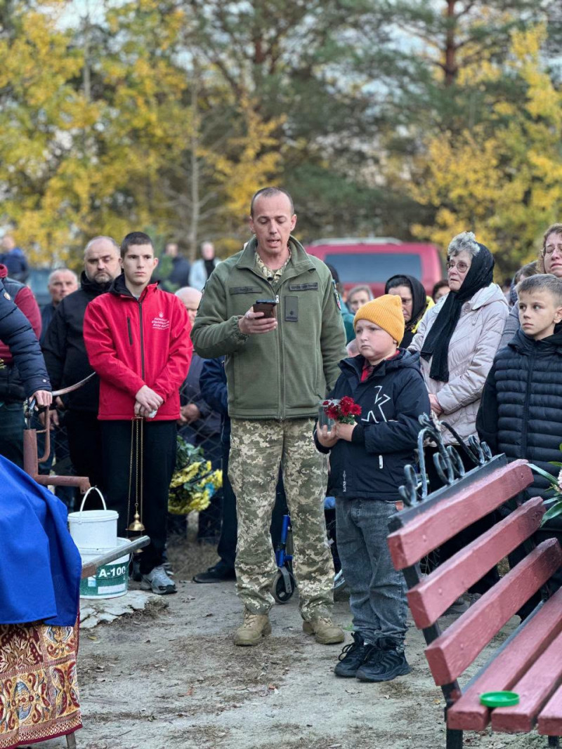 На Волині провели в останню дорогу воїна Романа Лисюка, який помер від важкого поранення
