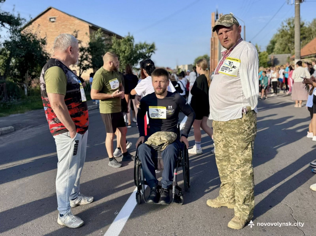 «Шаную воїнів, біжу за героїв України»: у місті на Волині на благодійному заході зібрали гроші для ЗСУ