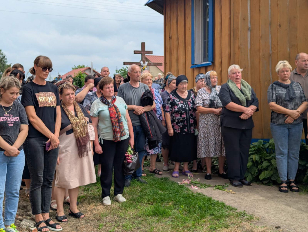 Серце не витримало пережитого на війні: на Волині попрощалися з Героєм Валерієм Вакулюком