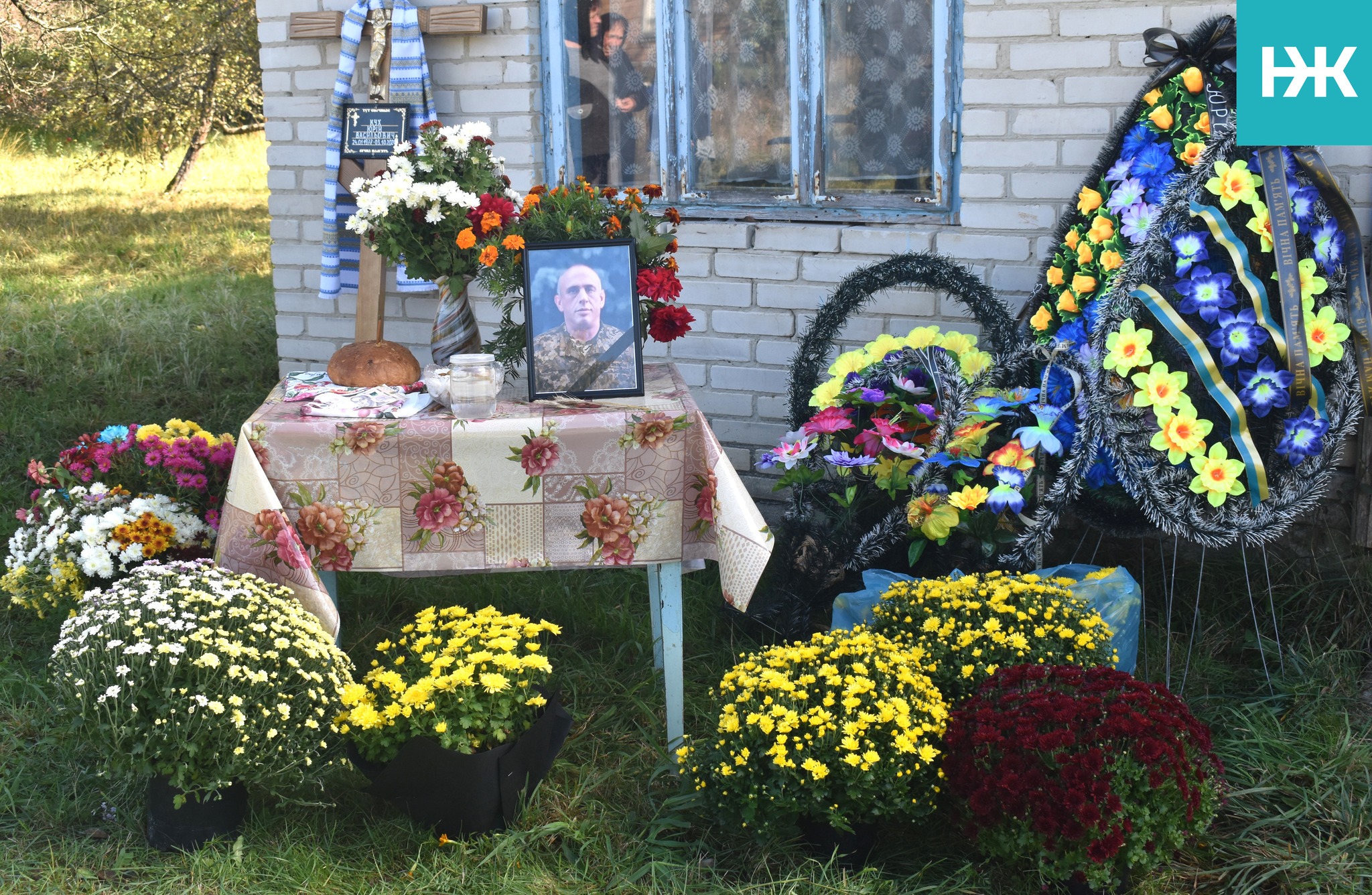 Пусткою залишилася хата, в якій чоловік жив до війни: на Волині в останню дорогу провели Героя Юрія Куха