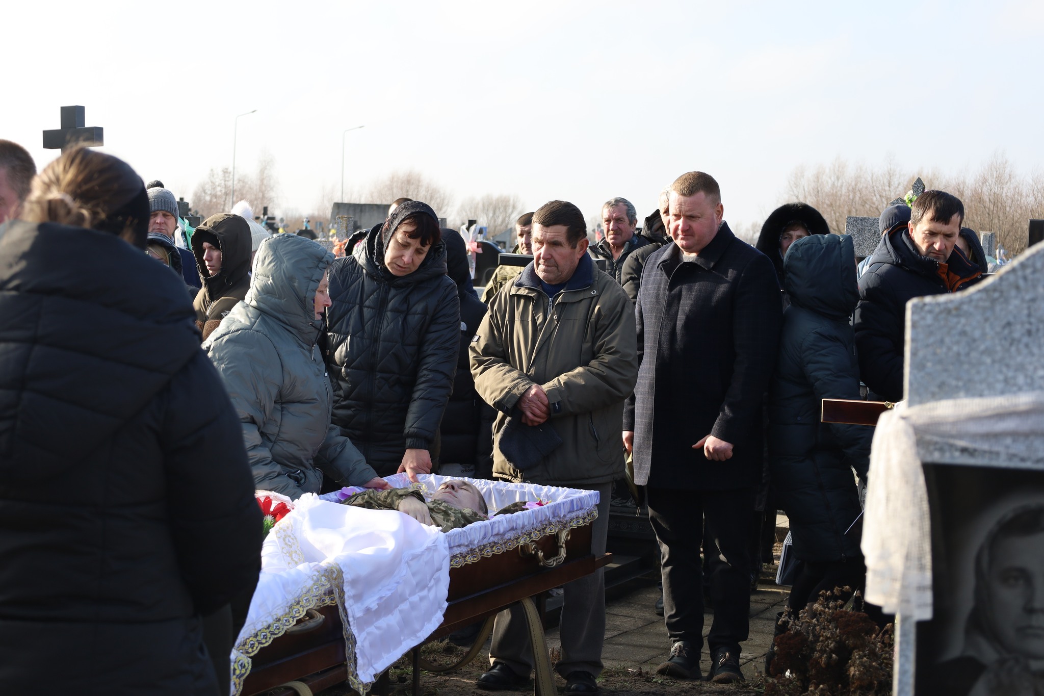 Серце важкопораненого бійця зупинилося після тривалого лікування: на Волині попрощалися з Героєм Русланом Світачем