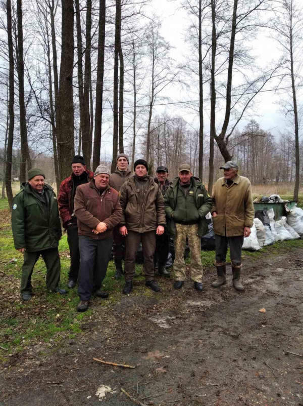 Активісти прибрали 200 гектарів лісу та береги Шацьких озер