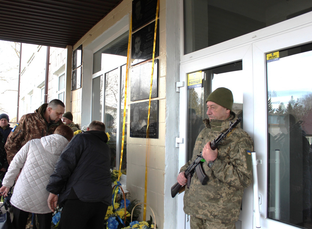 Чотири Герої, яких об’єднала любов до України: у ліцеї на Волині відкрили меморіальні дошки загиблим воїнам