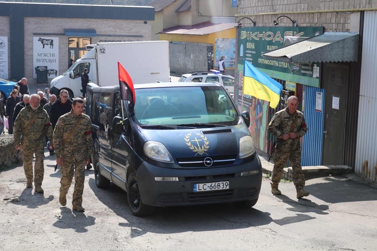 Життя присвятив порятунку інших: на Волині провели в останню дорогу воїна Олександра Батуру