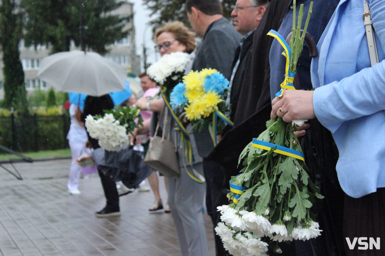 «Мамо, я йду»: у Луцьку вшанували загиблих військових медиків
