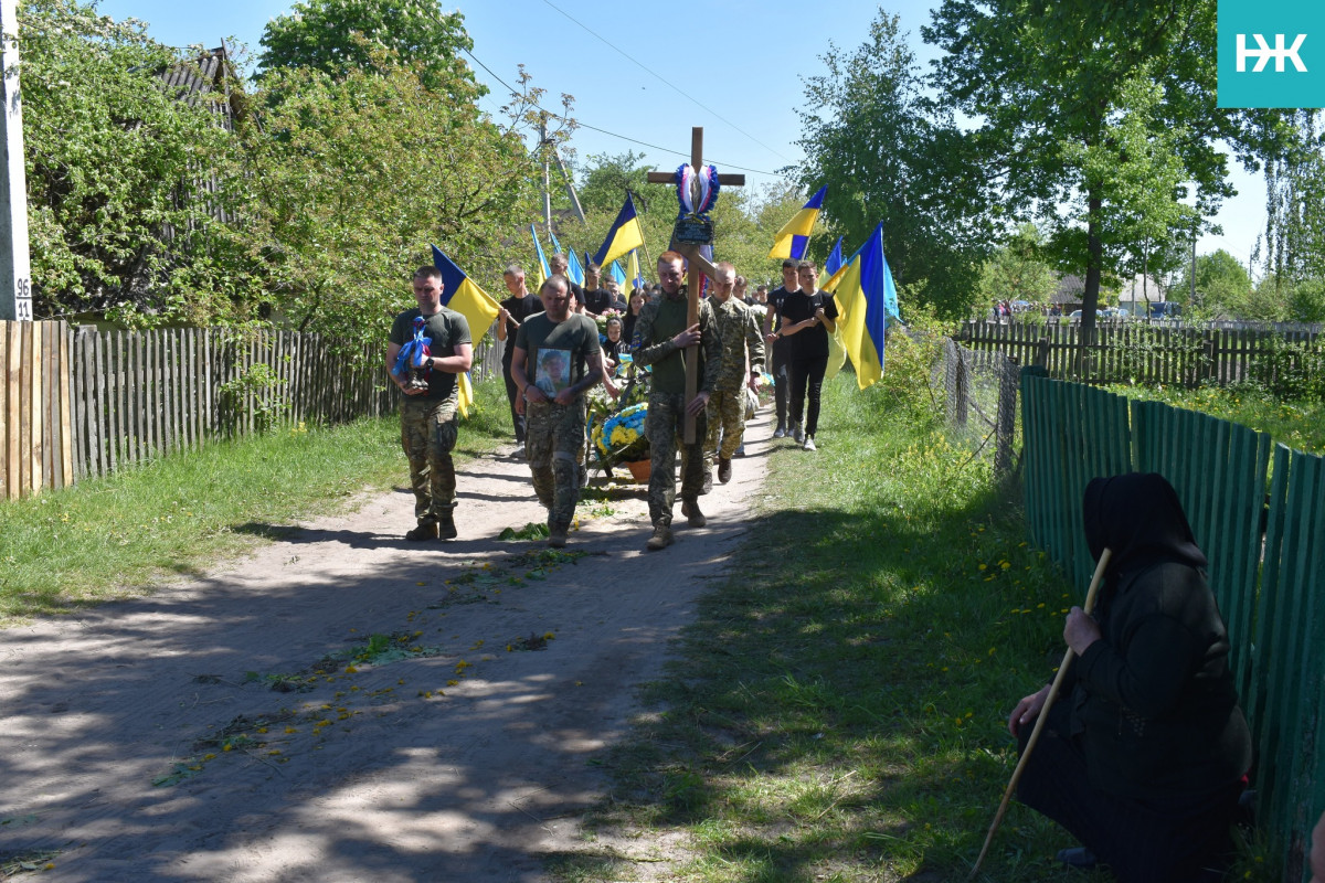 Ворожа куля вкоротила життя: на Волині попрощалися з 28-річним Героєм Іваном Мельником