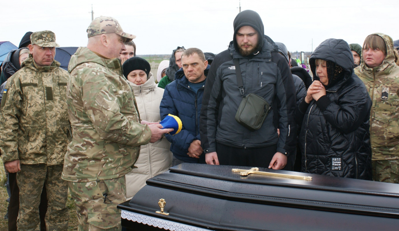 Пережив пекло війни, але загинув у ДТП: на Волині попрощалися із 31-річним воїном Вадимом Стадніком