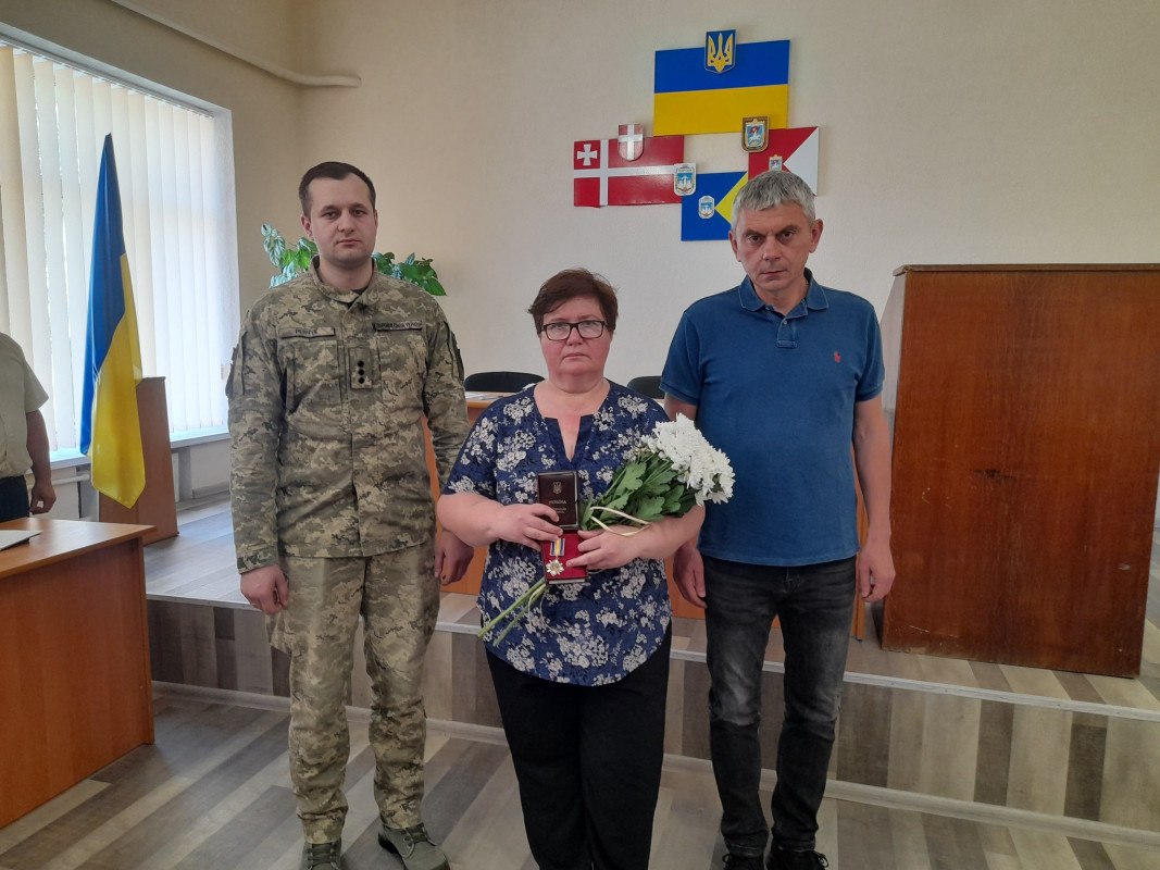 Останній дзвінок до родини був 10 липня, а через кілька днів він загинув: сестрі Героя з Волині вручили його посмертну нагороду
