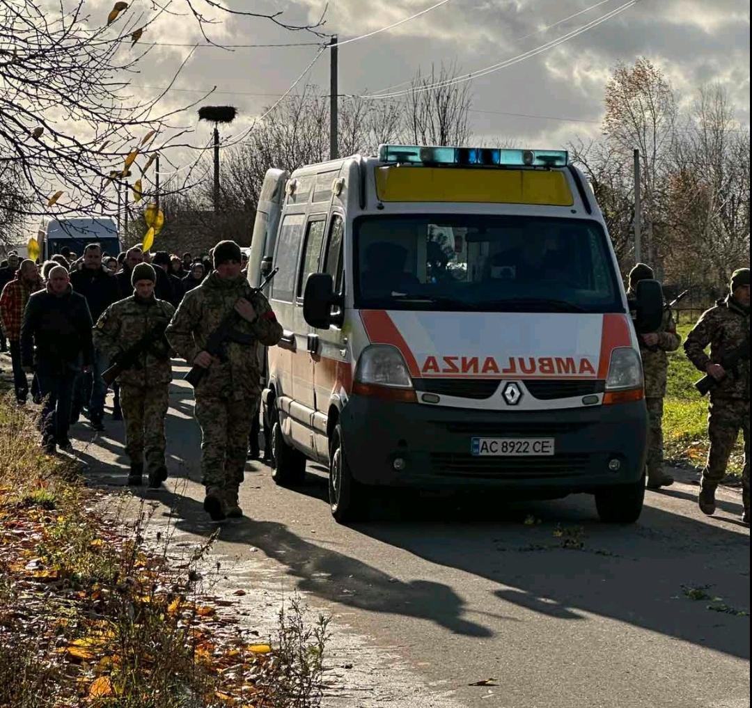 «Без підтримки залишилася дружина, без батьківської поради - донька»: волиняни попрощалися з Героєм Олександром Ладчуком