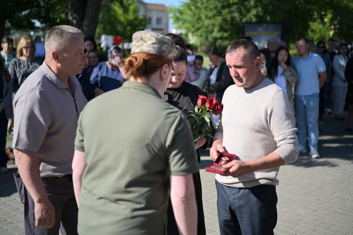 Їм назавжди 21 і 22 роки: на Волині родинам загиблих Героїв вручили посмертні нагороди