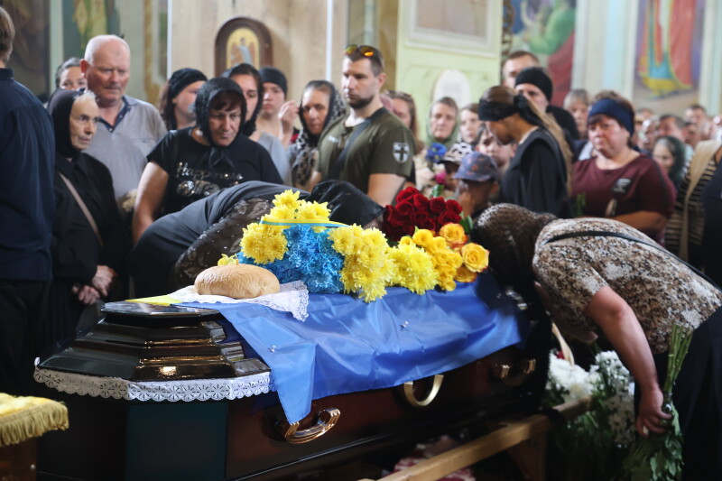 Назавжди 31: у Луцькій громаді попрощалися з Героєм Олександром Каленюком