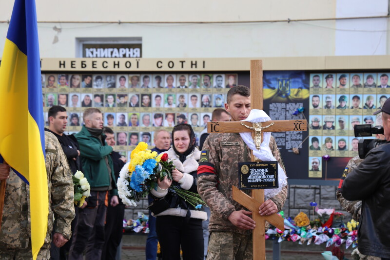 У Луцьку попрощалися із захисником України Віктором Калеником