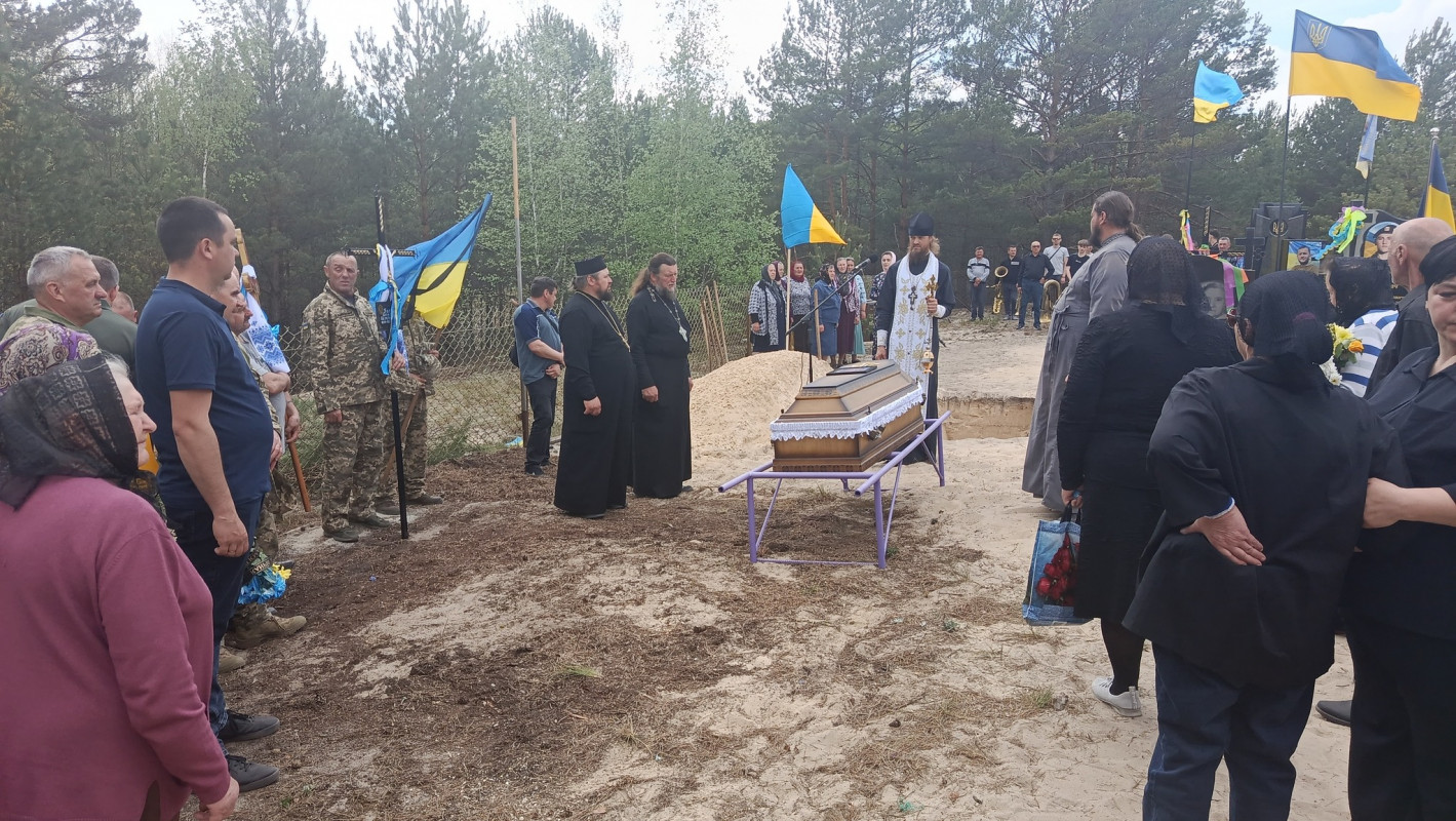 Загинув за день до 46-річчя: на Волині поховали Героя Олександра Басюка
