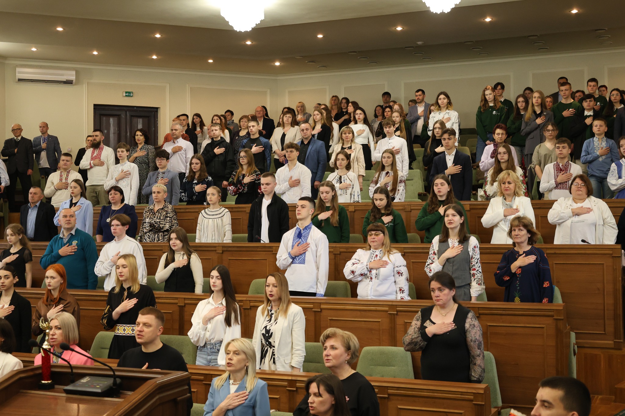 На Волині відзначили юних інтелектуалів: переможці олімпіад і конкурсів отримали нагороди