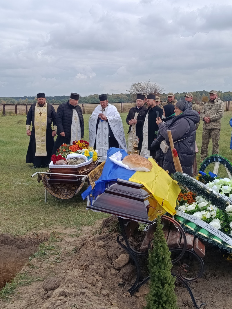 Його життя обірвалося на полі бою: на Волині в останню земну дорогу провели загиблого Героя Олександра Пальшина