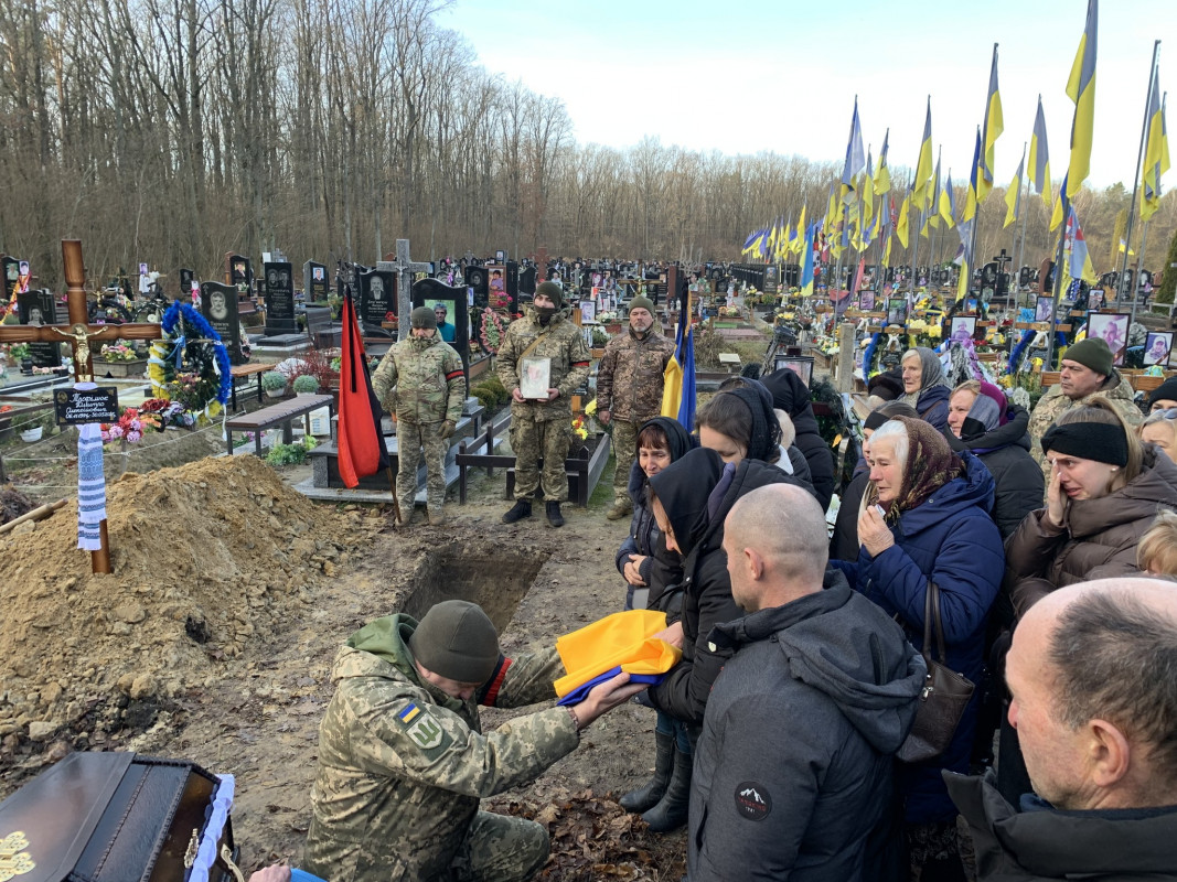 Майже через 7 місяців повернувся додому: на Волині попрощалися з 33-річним Героєм Дмитром Трофімюком