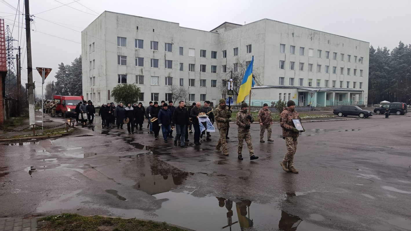 Трагічно загинув у ДТП: на Волині попрощалися із 32-річним захисником Едуардом Радчуком