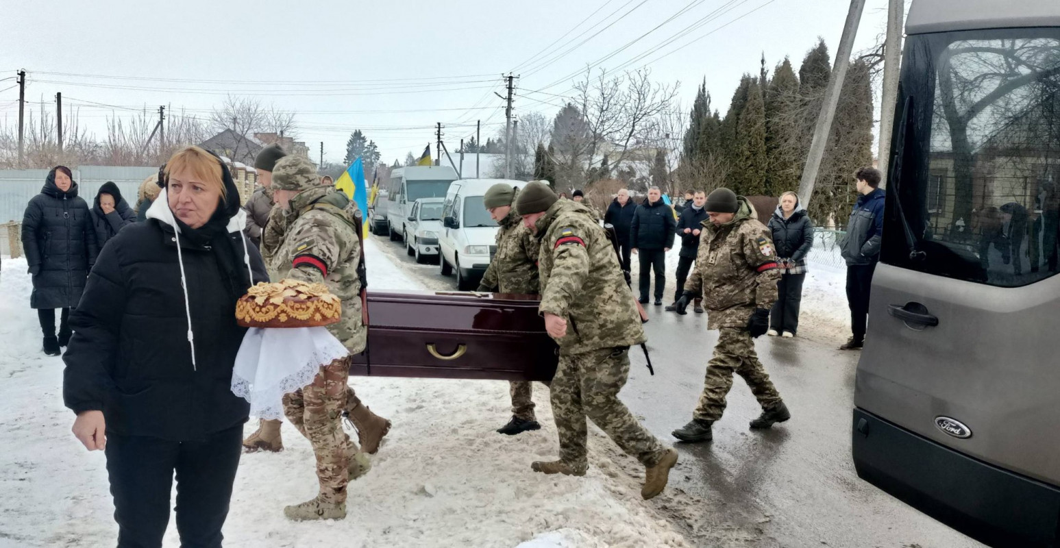 Серце зупинилося під час лікування: на Волині попрощалися з молодим військовослужбовцем Денисом Деркачем