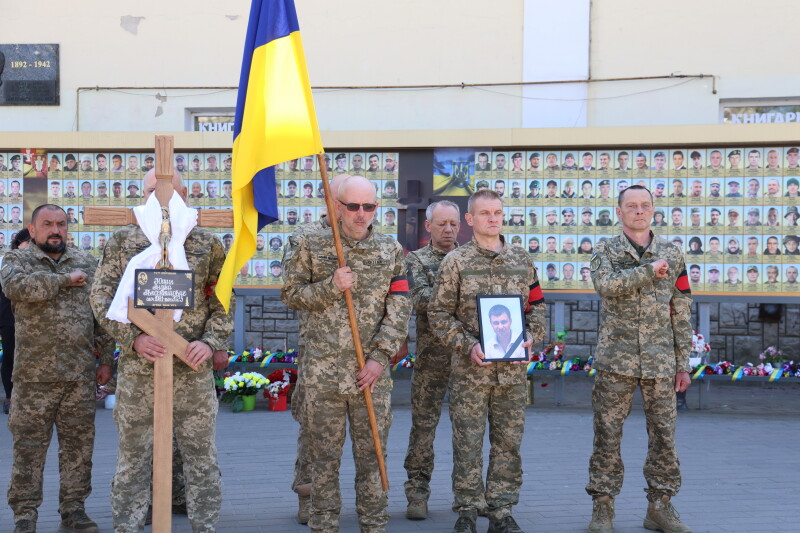 У Луцьку попрощалися з Героєм Андрієм Ющиком, який загинув понад рік тому