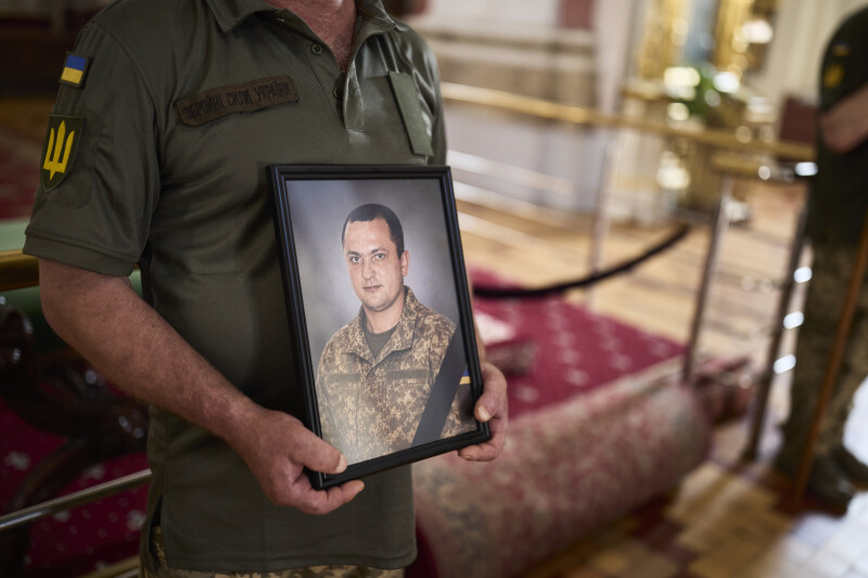У Луцьку попрощалися із загиблим на війні військовослужбовцем Іллею Панасюком