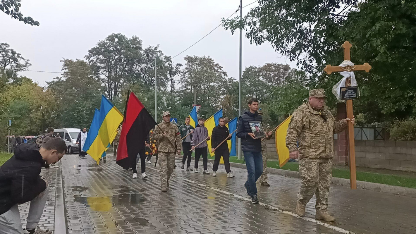 Без батька залишилося четверо дітей: на Волині попрощалися з Героєм Віталієм Сюрхою, який понад рік вважався зниклим безвісти