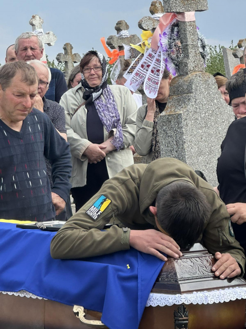 Назавжди в строю: на Волині попрощалися із захисником України Андрієм Вересом