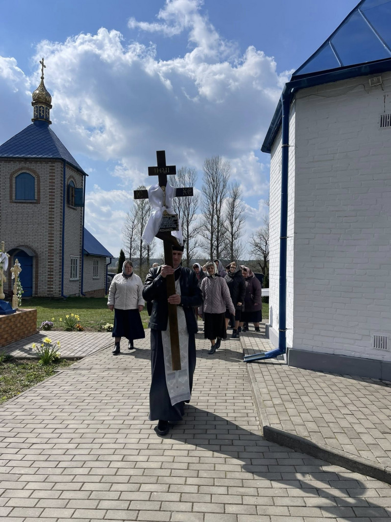 На Волині провели в останню путь священника Володимира Лапінського