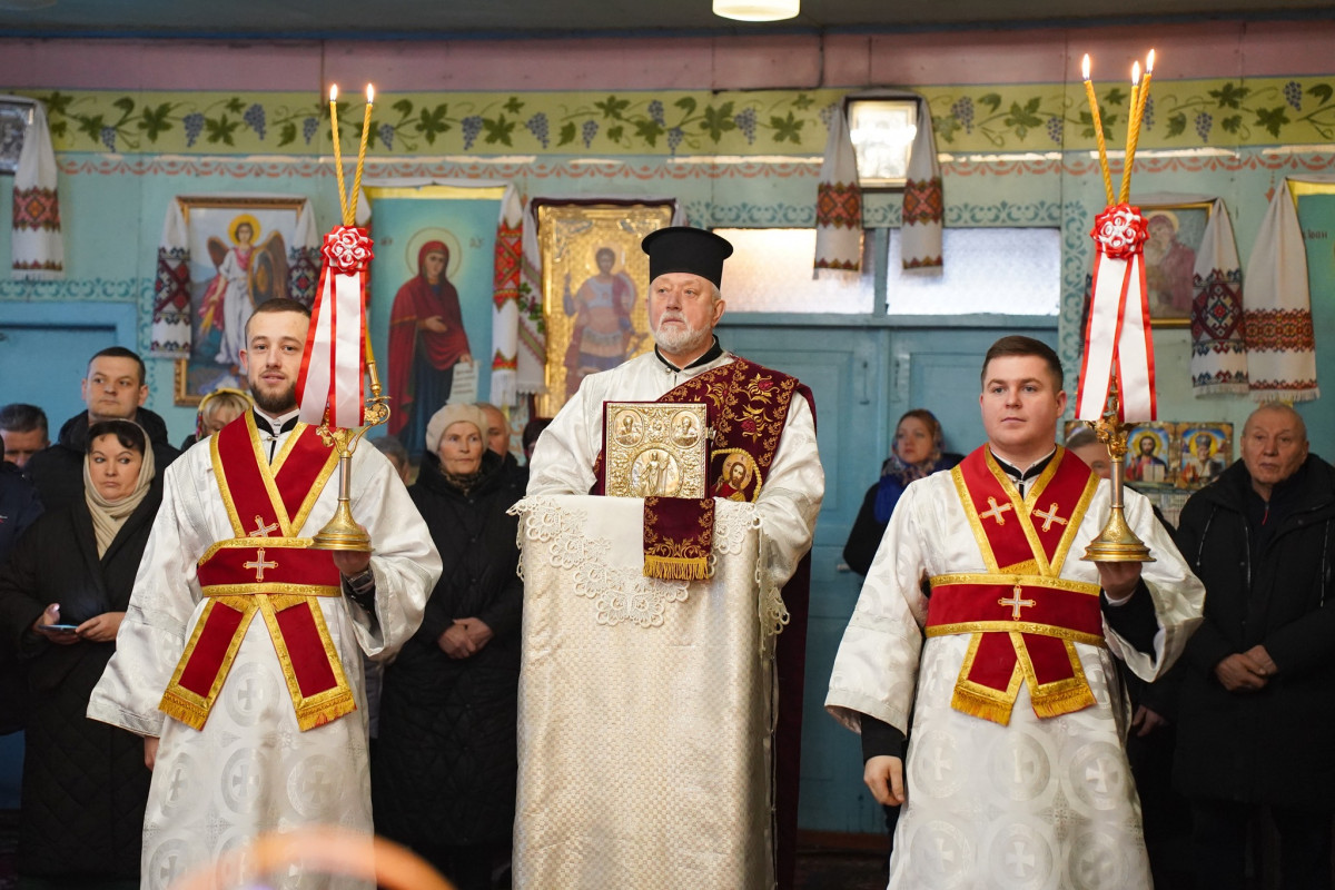 Владика Михаїл очолив празник Михайлівської парафії у Луцьку і нагородив духовенство та парафіян