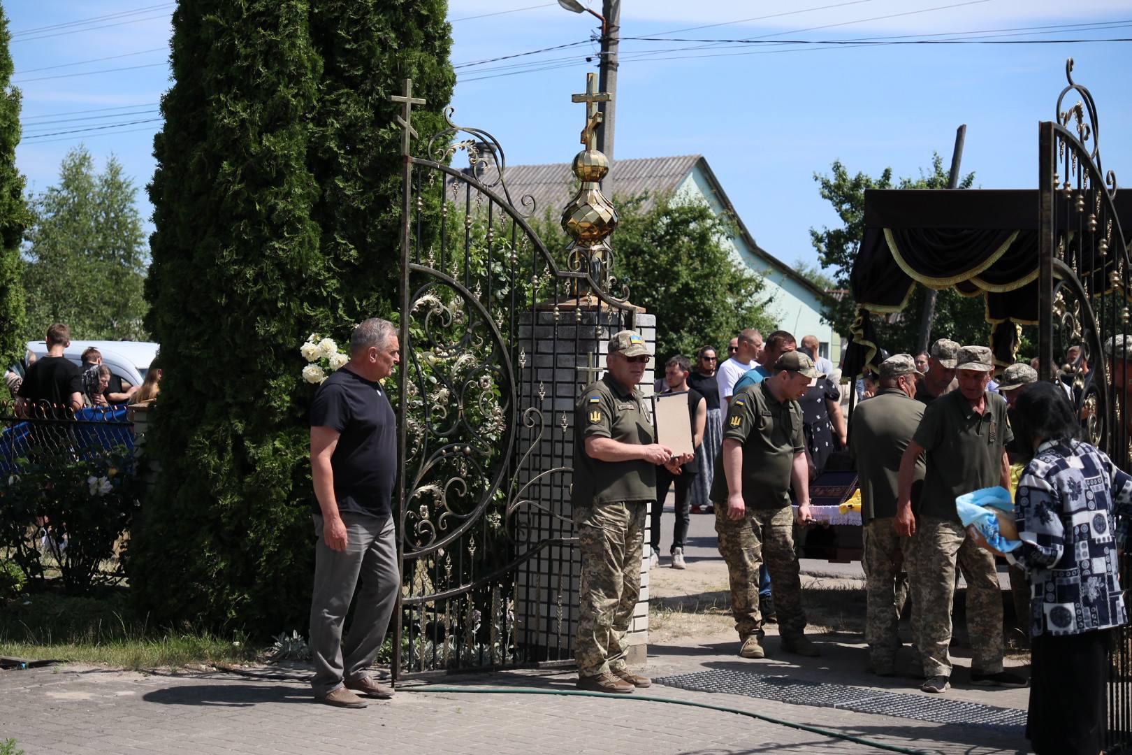 8 місяців вважався зниклим безвісти: на Волині в останню путь провели Героя Анатолія Янчука