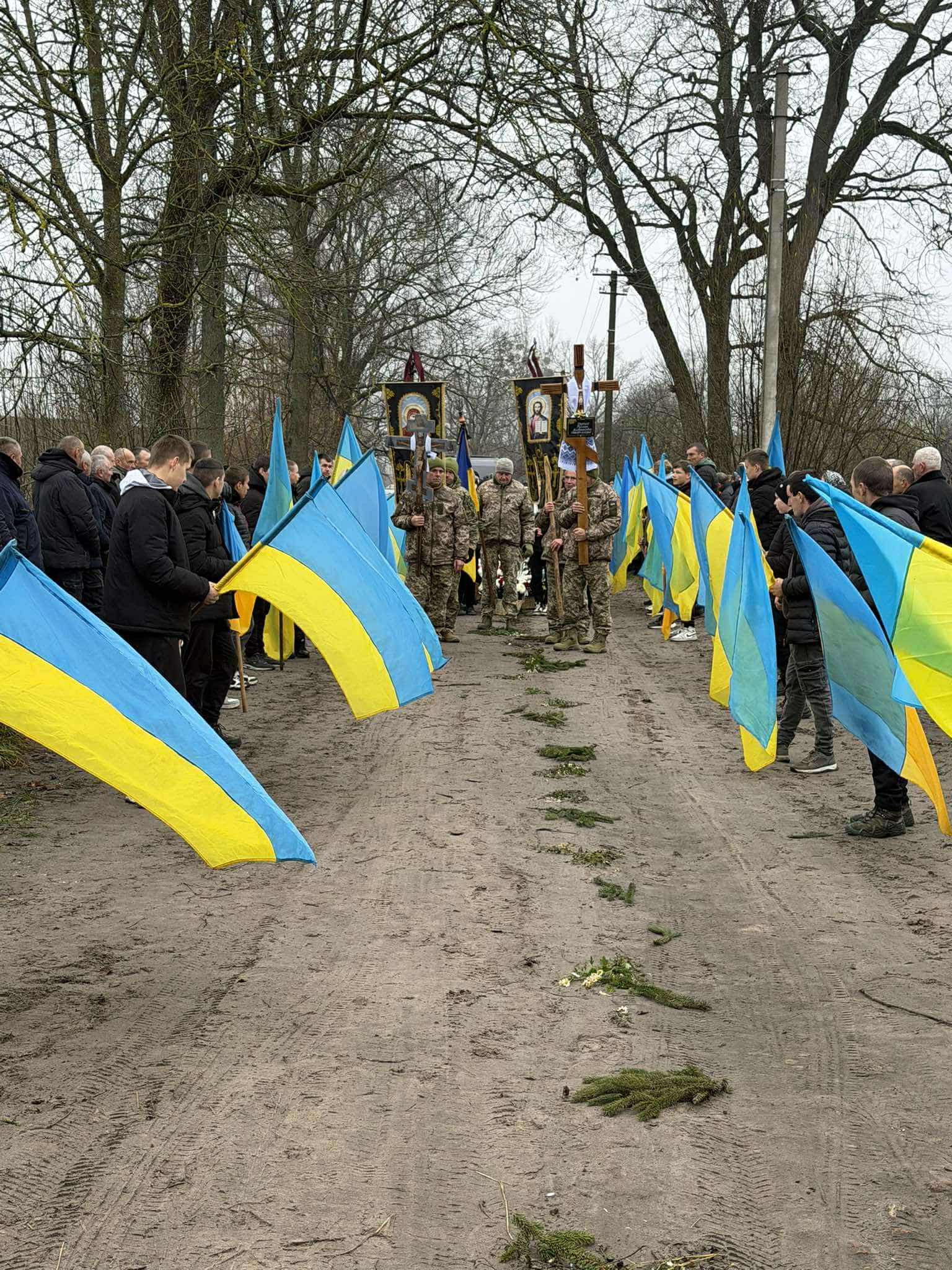 Для синів і донечок був татом, другом і порадником: на Волині в останню земну дорогу провели Героя Руслана Харчика