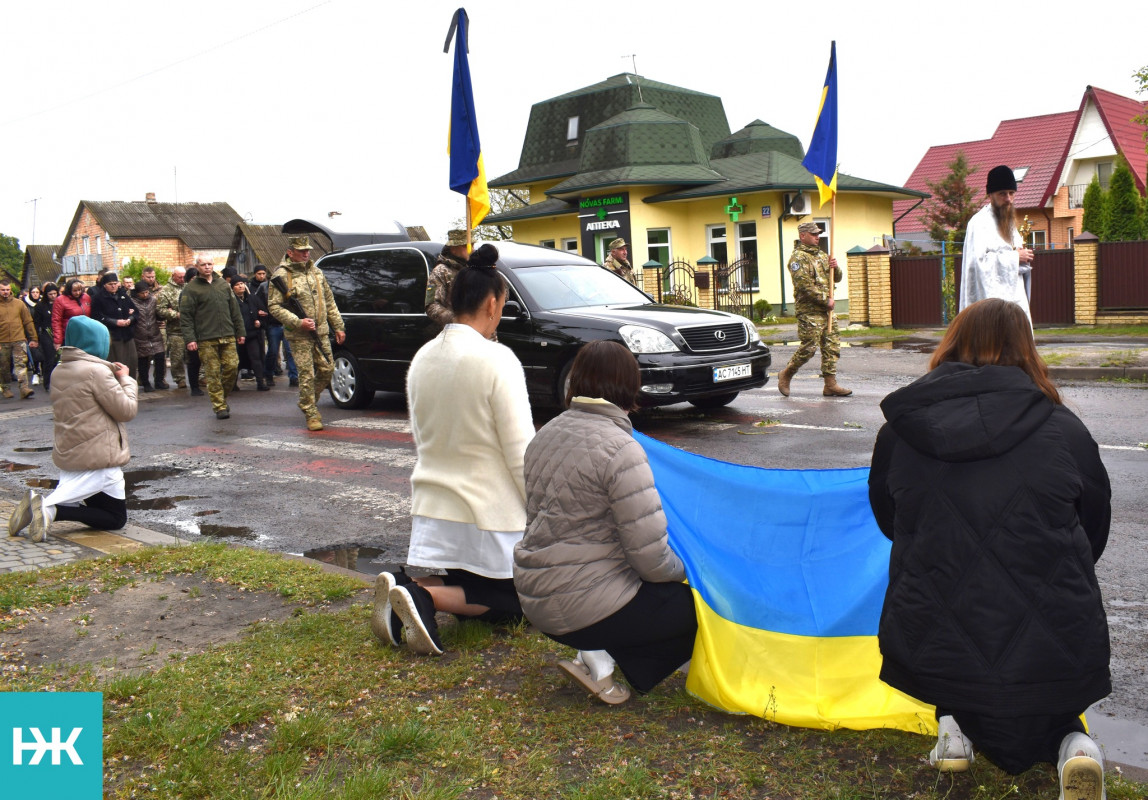 Мав святкувати весілля – натомість його провели в останню путь: на Волині попрощались з Героєм Владиславом Зуськом