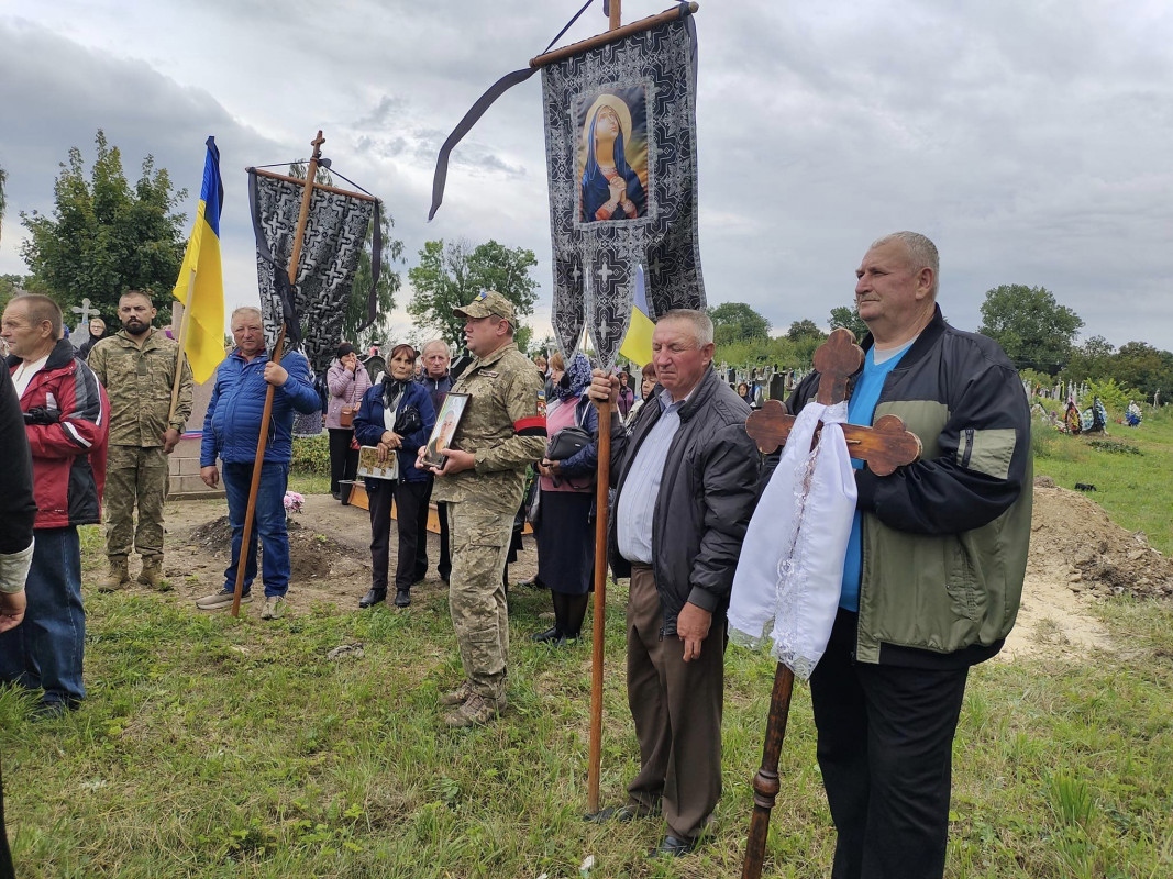 Був 3 тижні на передовій: громада на Волині попрощалася із 28 загиблим на війні Героєм-земляком Олександром Дубчуком