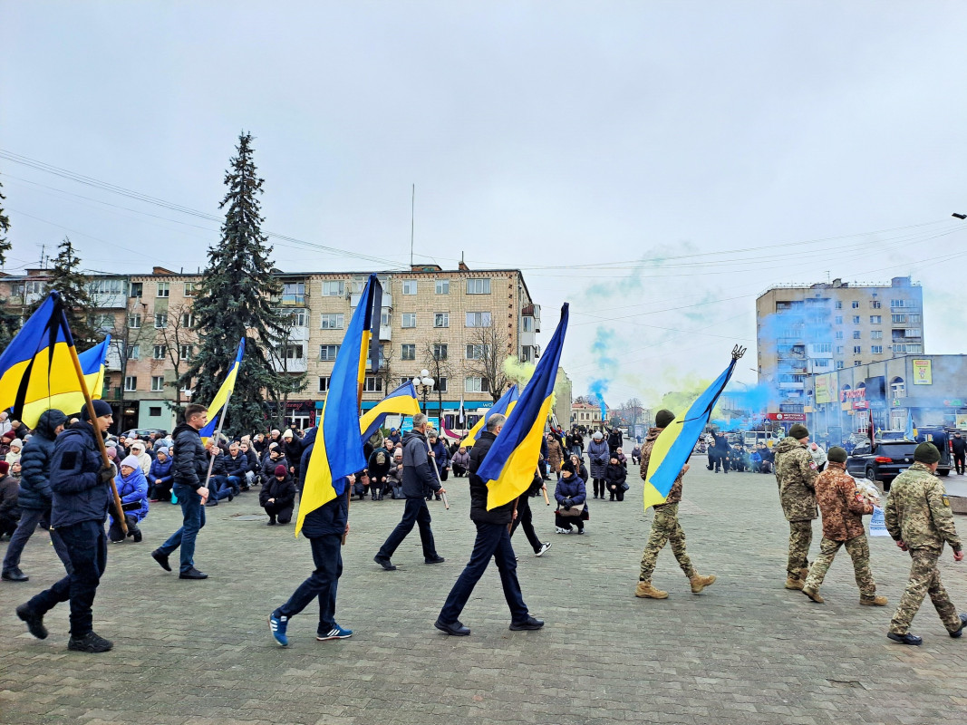 Коровай ділили на кладовищі: у Ковелі в останню путь провели 18-річного Героя Дмитра Приймачука