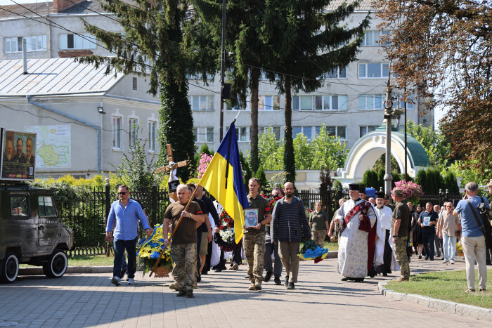 Загинув у травні, в поховали тільки нині: у Луцьку попрощалися із захисником України Сергієм Черленюком