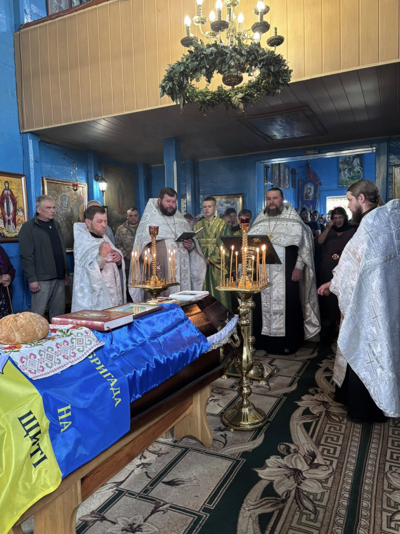 Майже два роки вважався зниклим безвісти: на Волині в останню земну дорогу провели Героя Михайла Ковальчука. Фото