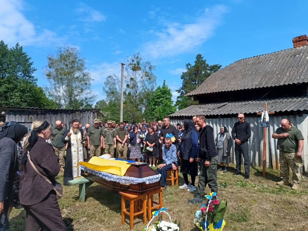 Загинув внаслідок удару FPV-дрона: на Волині попрощалися із Героєм Василем Кавасом