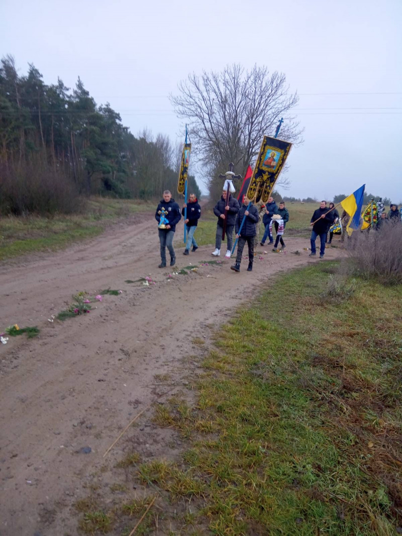 Лише через десять днів побратими змогли забрати його тіло з поля бою: на Волині поховали Героя Михайла Вацика