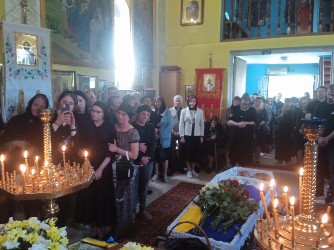Попри зусилля медиків, життя воїна врятувати не вдалося: на Волині поховали 28-річного Героя Богдана Карвацького