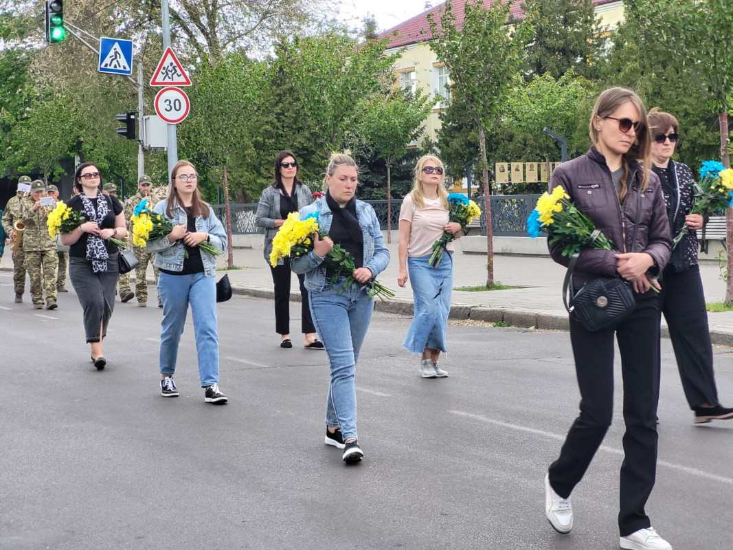 Учасник АТО, поліцейський, батько: на Волині попрощалися з 35-річним Героєм Дмитром Сергієнком