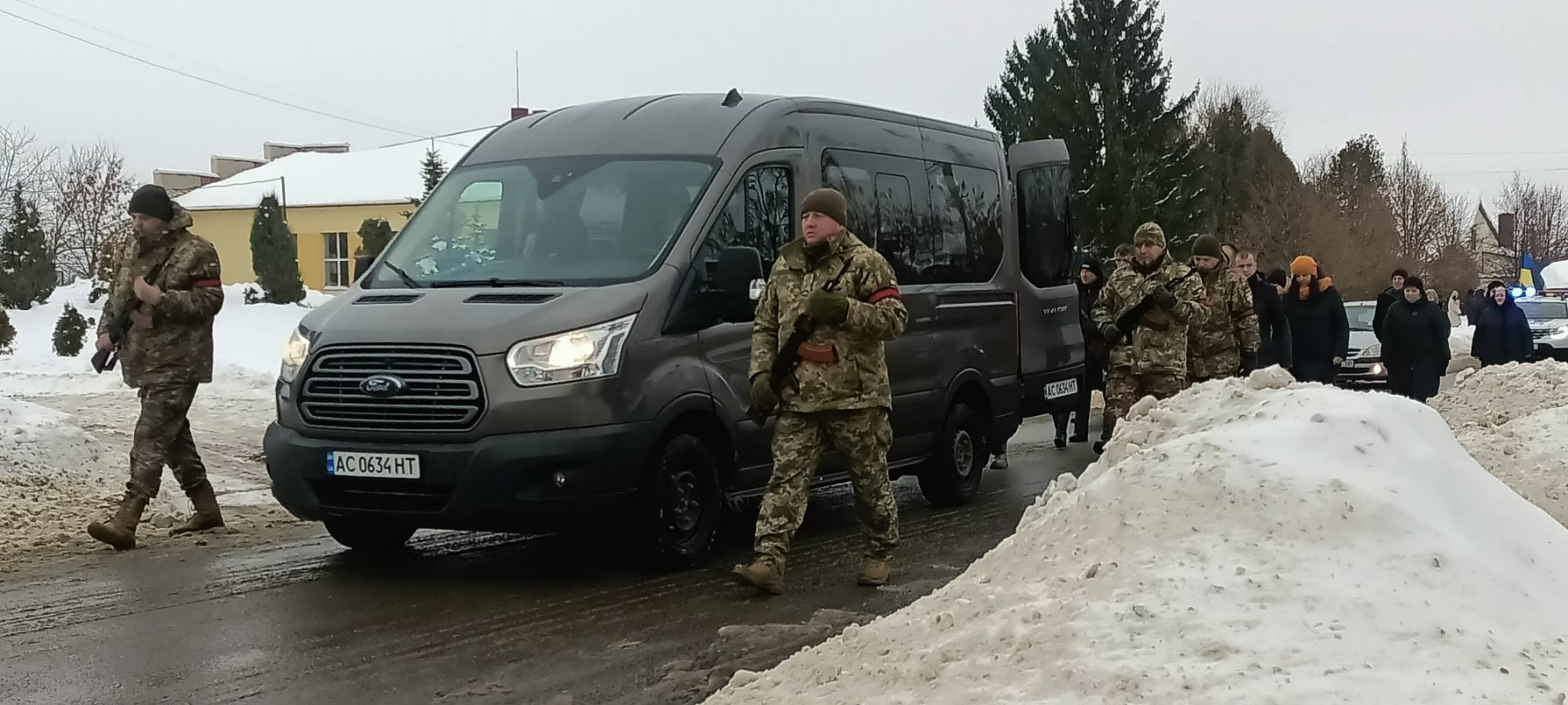 Серце зупинилося під час лікування: на Волині попрощалися з молодим військовослужбовцем Денисом Деркачем