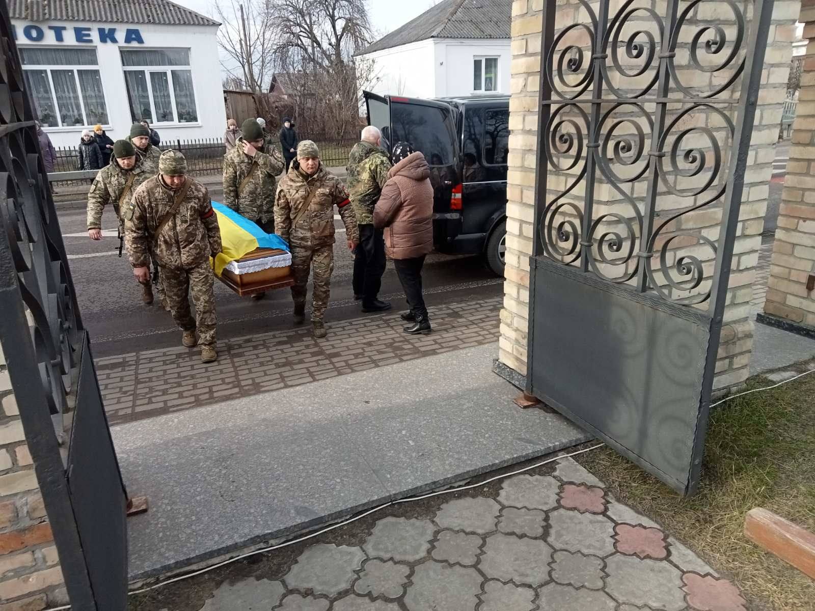 Додому «на щиті» через 166 днів: на Волині попрощалися з Героєм Андрієм Федорчуком