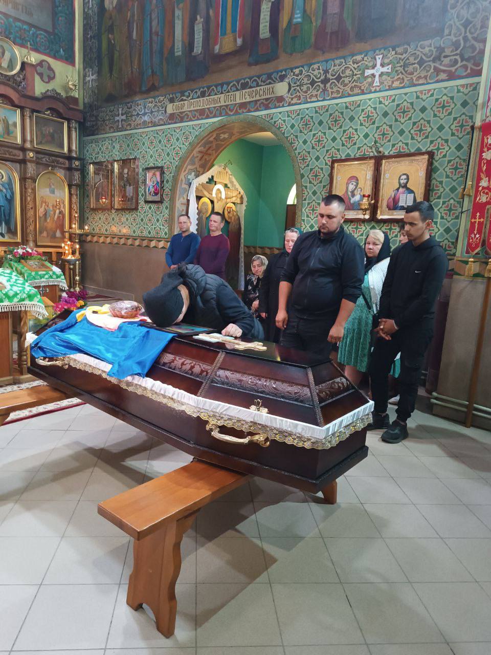 Загибель підтвердила ДНК-експертиза: на Волині сотні людей прийшли попрощатися з Героєм Володимиром Мажулою