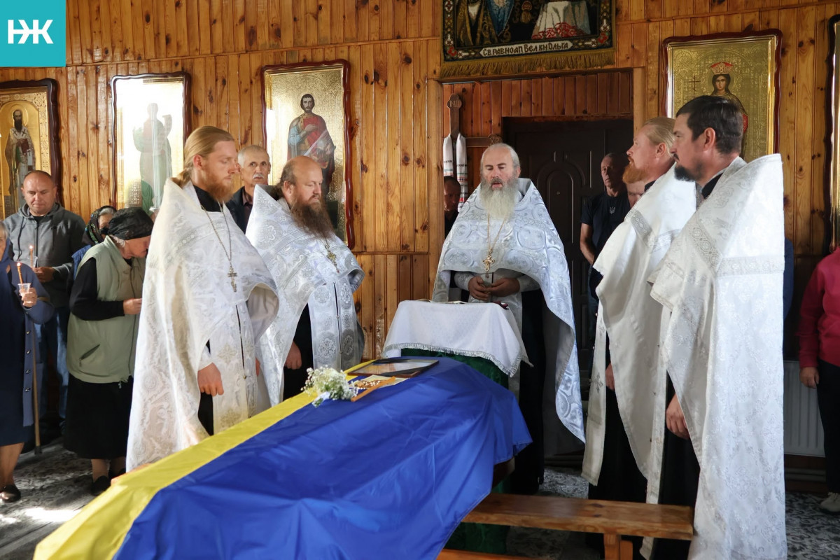 У громаді на Волині попрощалися із загиблим на Сумщині захисником Володимиром Хвесиком