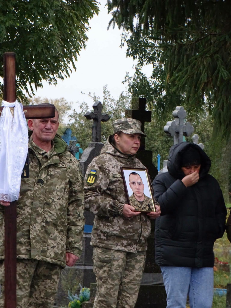 Серце раптово зупинилося у 29 років: на Волині провели в останню путь молодого захисника Владислава Косюка