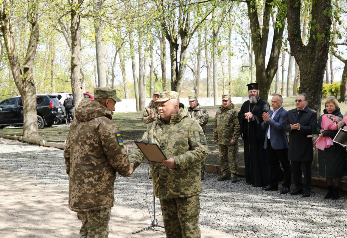 На Волині прикордонникам бойового підрозділу вручили нагороди та відкрили меморіал загиблим бійцям