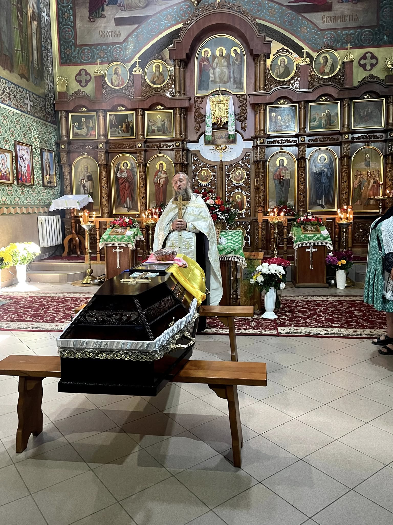 Загибель підтвердила ДНК-експертиза: на Волині сотні людей прийшли попрощатися з Героєм Володимиром Мажулою